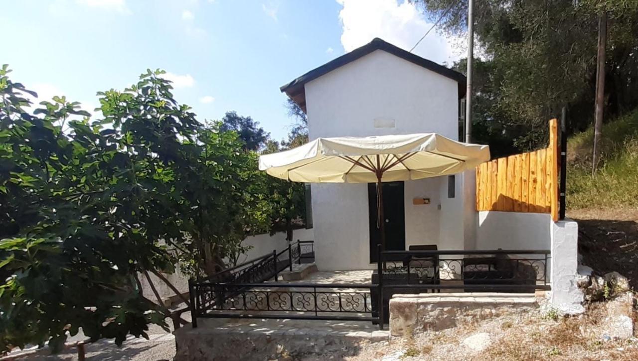 White Manolia Cottage Като-Коракиана Экстерьер фото