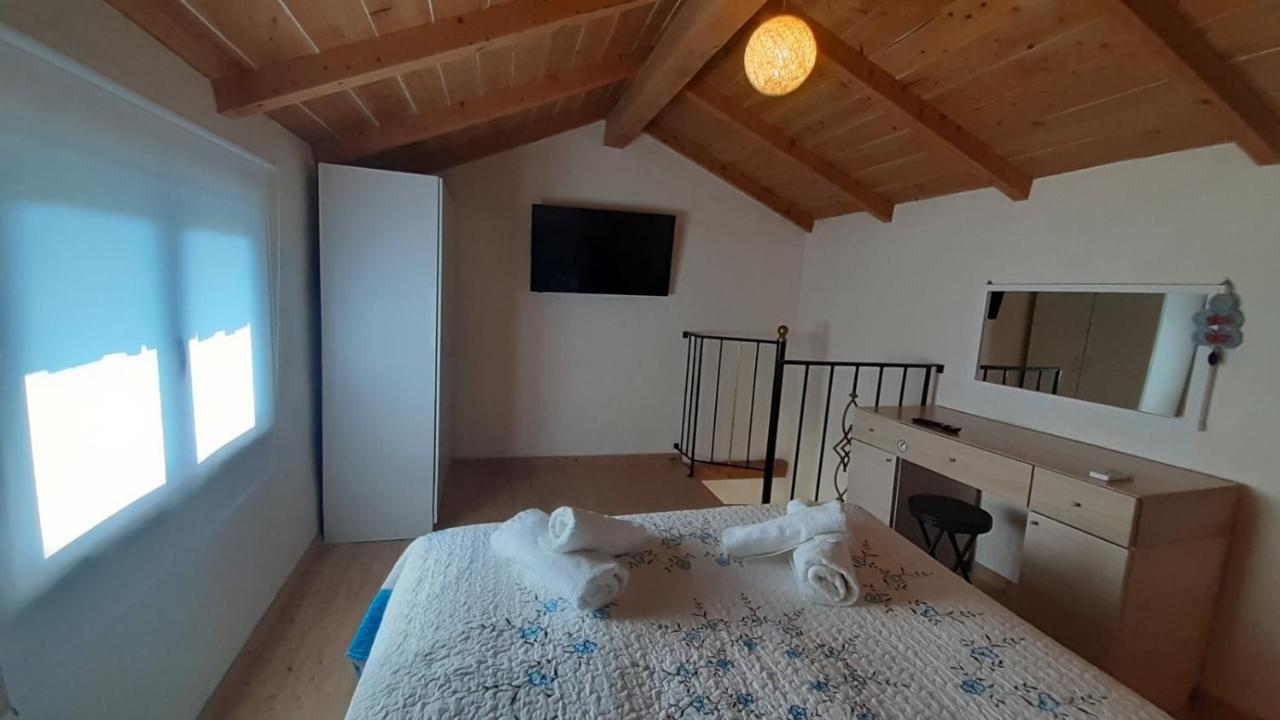White Manolia Cottage Като-Коракиана Экстерьер фото